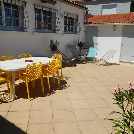 Maison Face A La Pour 6, Parfaite Pour Des - Fr-1-476-186 *