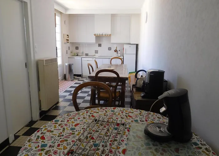 Hébergement de vacances Maison à 100m De La Plage, 6 Pers, équipement Complet, Patio&parking, Proche Centre-ville - Fr-1-476-186